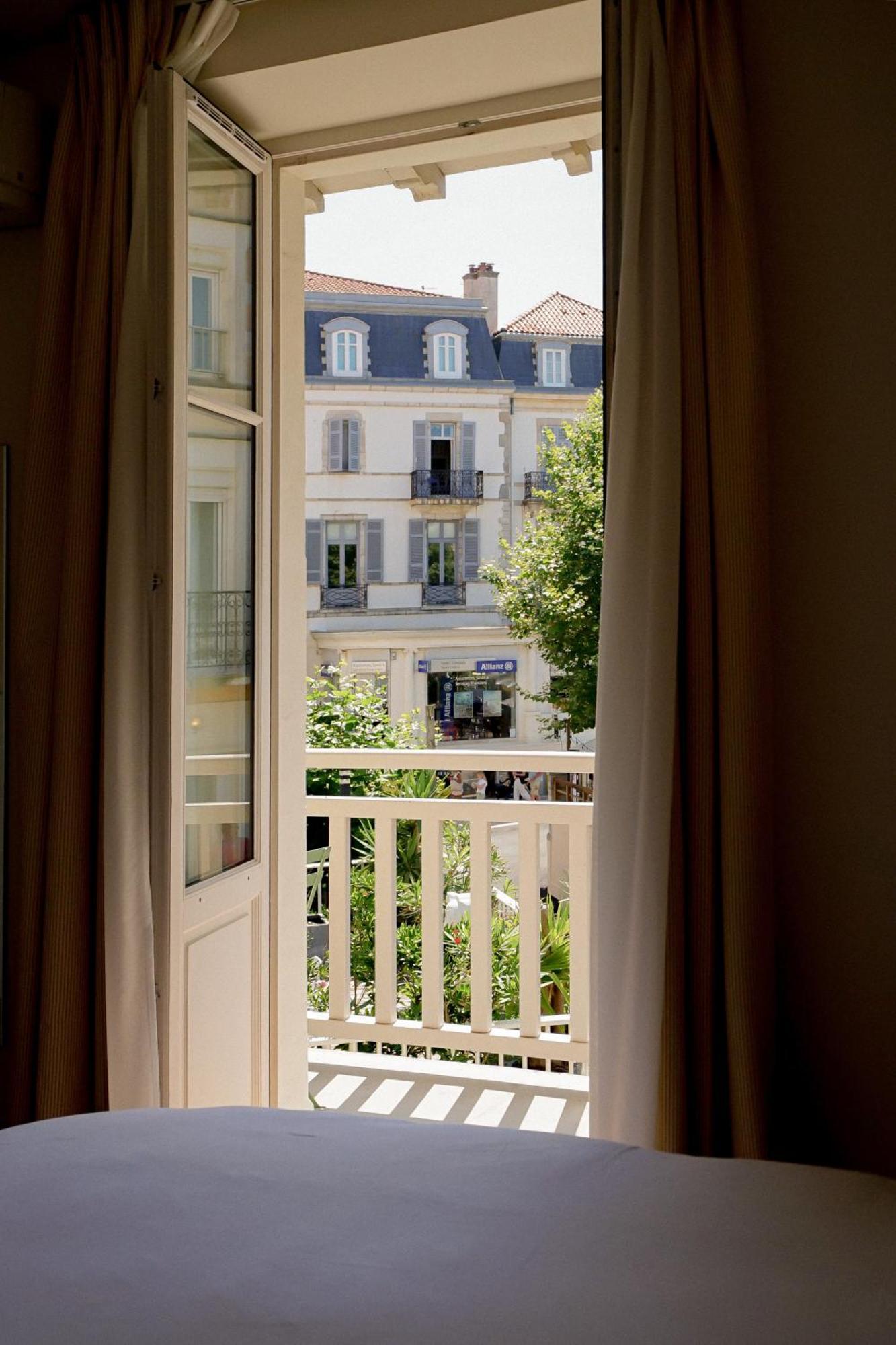 Alfred Hotels Les Halles Biarriz Exterior foto