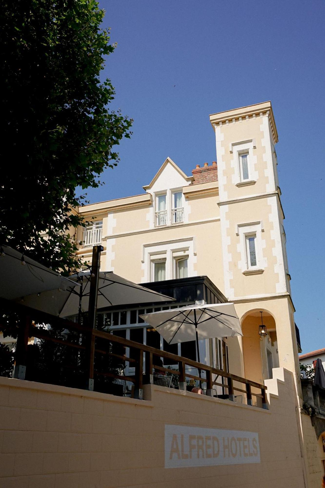 Alfred Hotels Les Halles Biarriz Exterior foto
