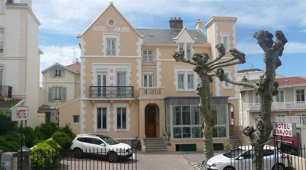 Alfred Hotels Les Halles Biarriz Exterior foto